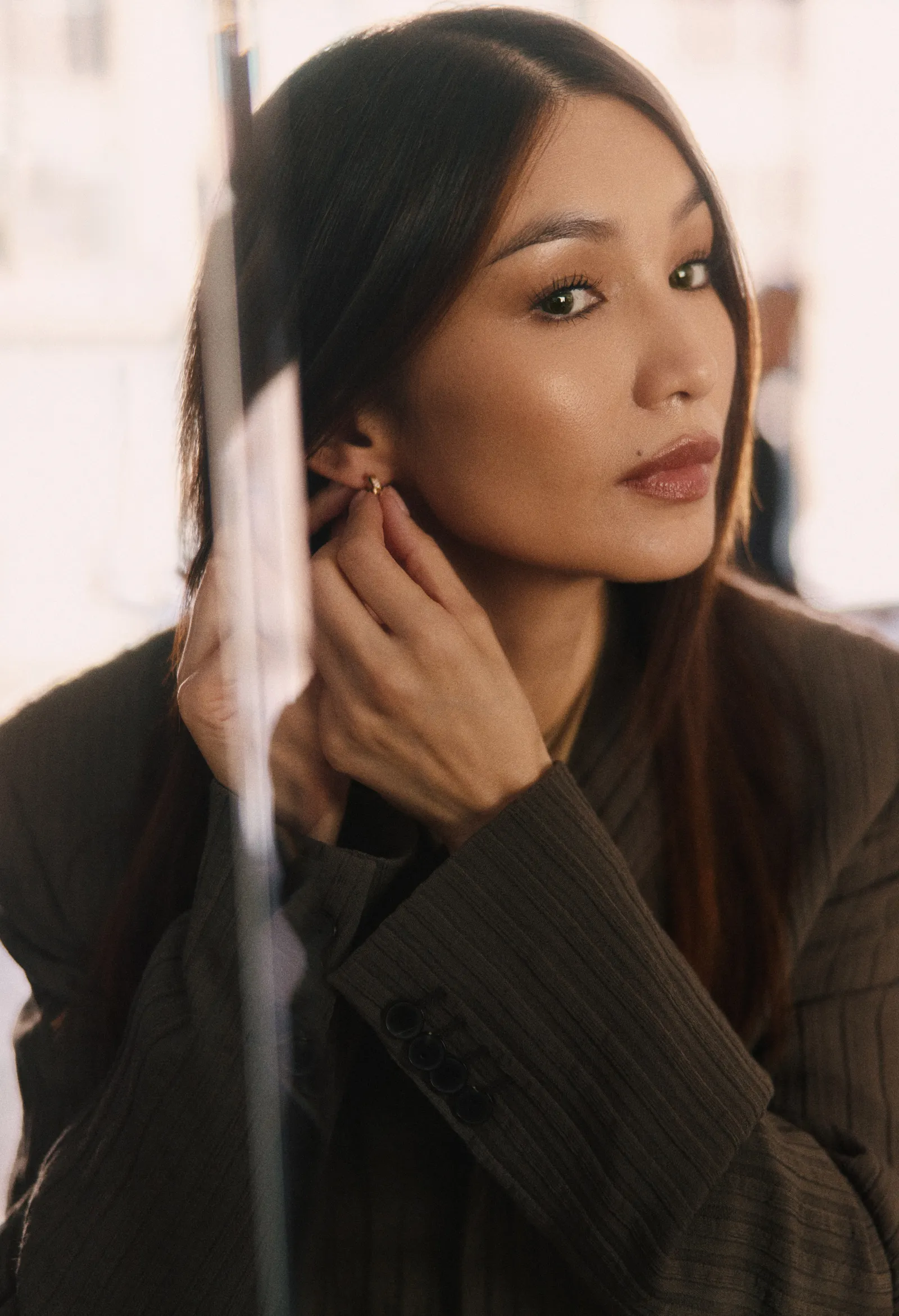 התמונה עשויה להכיל את Gemma Chan Head Person Face ו-Adult