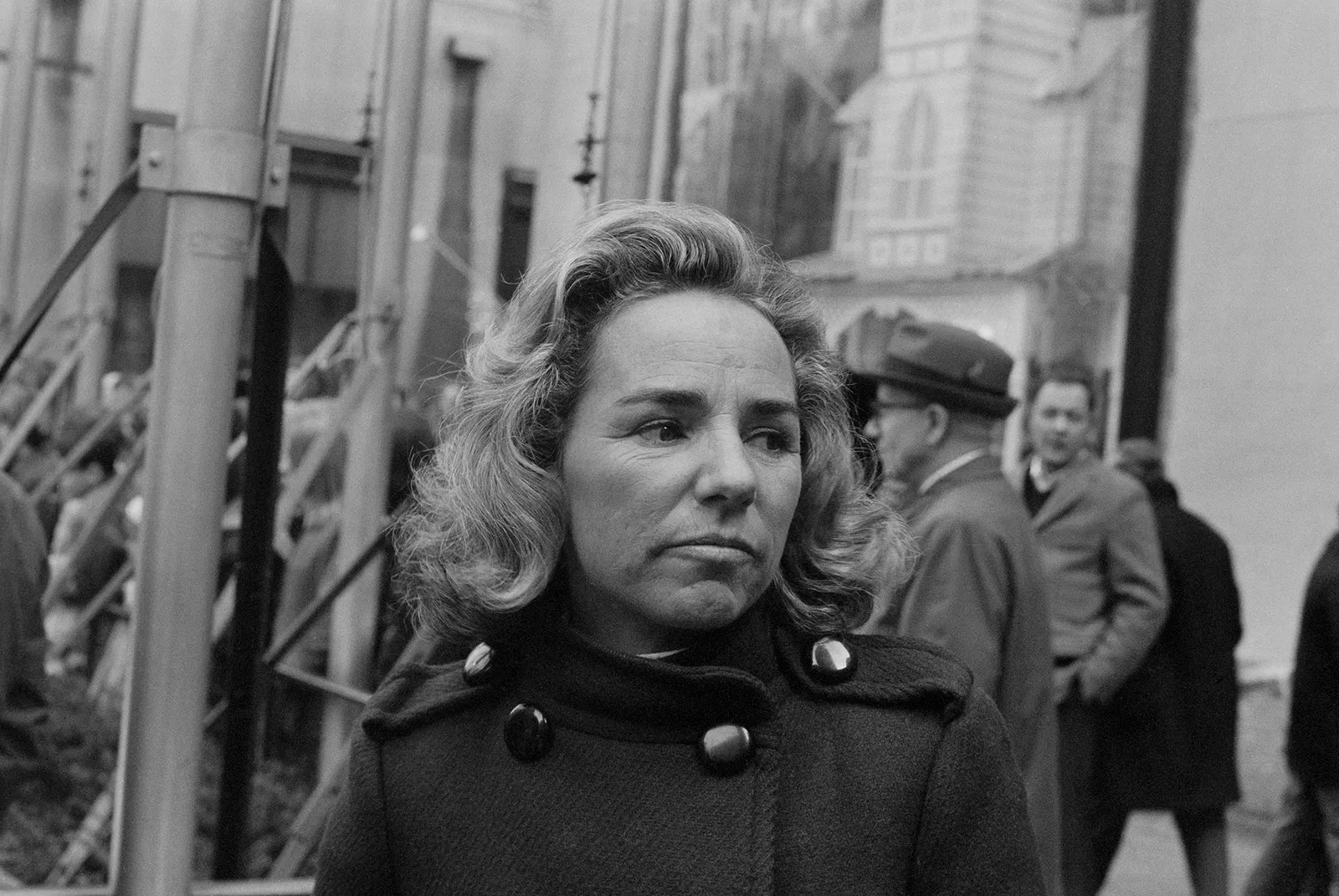 התמונה עשויה להכיל את Ethel Skakel Kennedy Ahmet Kutsi Tecer צילום פנים ראש אישיות פורטרט בגדים ומעיל